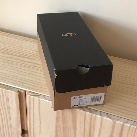 ugg slippers nwt - Picture 10 of 10